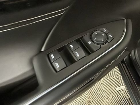 Used 2023 Buick Envision Preferred w/ Sport Touring Package AWD/4WD image 10
