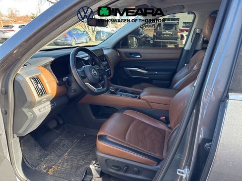 Used 2023 Nissan Pathfinder Platinum image 7