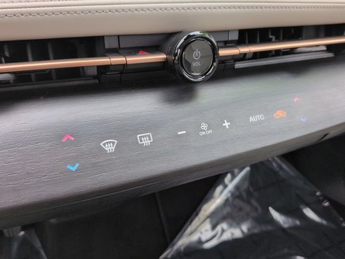 Used 2023 Nissan Ariya AWD image 17
