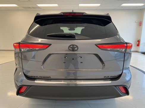 Used 2022 Toyota Highlander XLE image 68