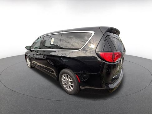 Used 2024 Chrysler Voyager LX FWD image 8