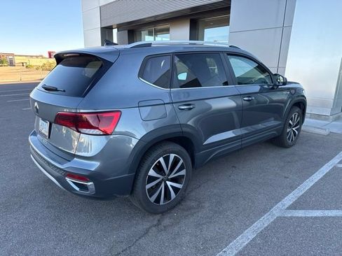 Used 2022 Volkswagen Taos SE FWD image 4