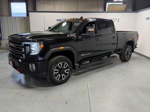 Used 2020 GMC Sierra 2500 AT4 w/ AT4 Premium Package AWD/4WD image 3