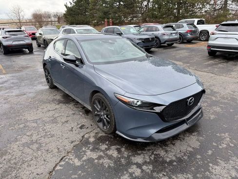 Used 2021 MAZDA MAZDA3 Hatchback w/Premium Plus Pkg image 4