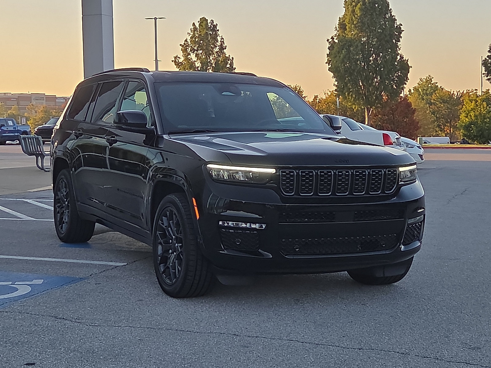 Used 2025 Jeep Grand Cherokee L Summit AWD/4WD image 1