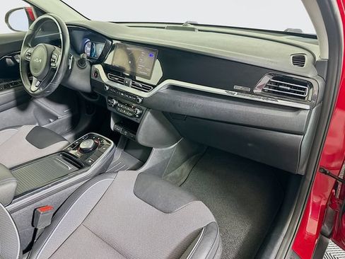 Used 2022 Kia Niro EX FWD image 29