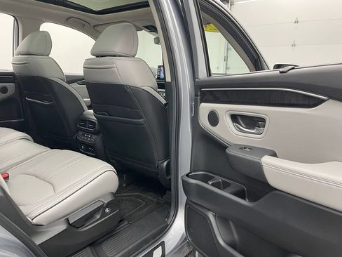 Used 2025 Honda Pilot Elite image 37