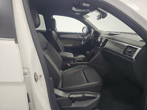 Used 2023 Volkswagen Atlas Cross Sport SE w/ Black Wheel Package FWD image 5