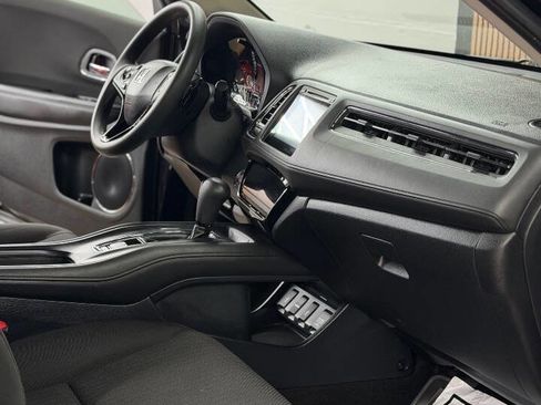 Used 2018 Honda HR-V EX image 5