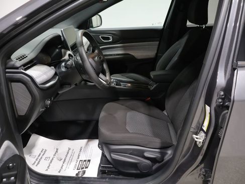 Used 2024 Jeep Compass Sport image 10