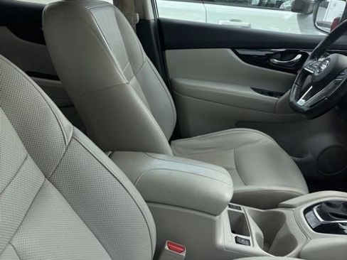 Used 2021 Nissan Rogue Sport SL w/ Premium Package image 15