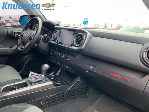 Used 2020 Toyota Tacoma TRD Sport image 13