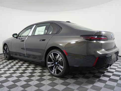 New 2026 BMW 750e xDrive w/ Executive Package image 5