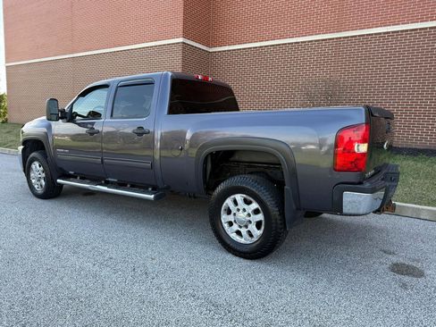 Used 2011 Chevrolet Silverado 2500 LT w/ Interior Plus Package AWD/4WD image 10