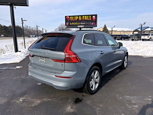 Used 2022 Volvo XC60 B5 Momentum image 9