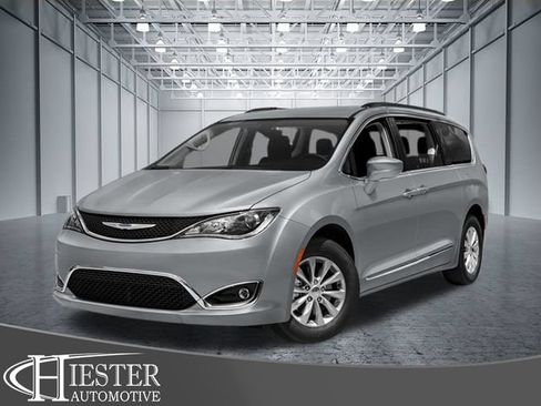 Used 2017 Chrysler Pacifica Touring-L Plus w/ Advanced Safetytec Group FWD image 1