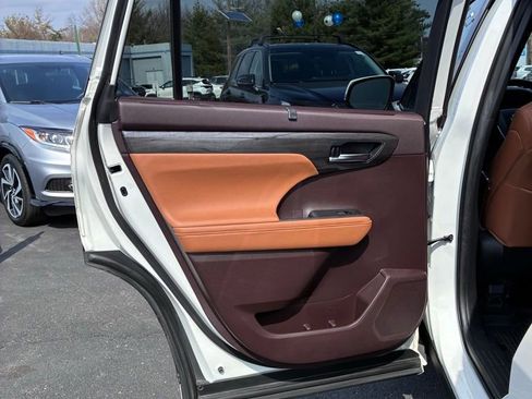 Used 2020 Toyota Highlander Platinum AWD/4WD image 49