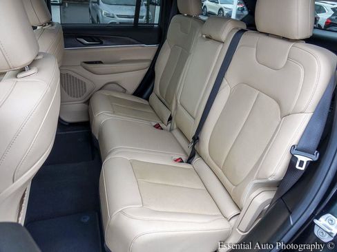 Used 2023 Jeep Grand Cherokee Limited w/ Luxury Tech Group II image 11