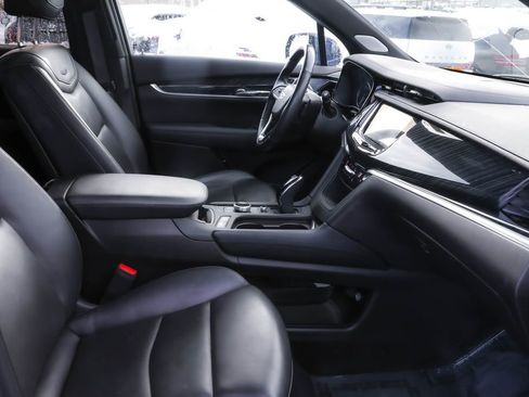 Used 2024 Cadillac XT6 Premium Luxury image 35