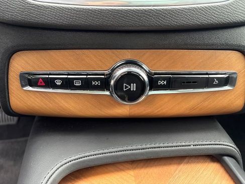 Used 2024 Volvo XC90 B5 Plus AWD/4WD image 23