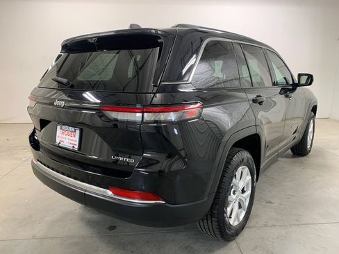 Used 2023 Jeep Grand Cherokee Limited w/ Luxury Tech Group II AWD/4WD image 29