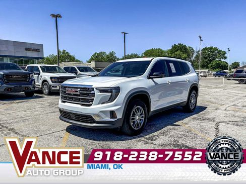 Used 2025 GMC Acadia Elevation FWD image 3