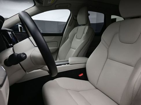 Used 2023 Volvo XC60 B5 Plus w/ Climate Package image 9