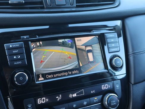 Used 2018 Nissan Rogue SL FWD image 28