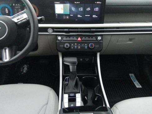 Certified 2025 Hyundai Tucson SE image 11