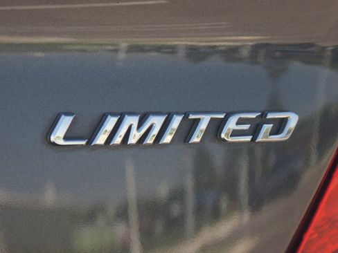 Used 2021 Toyota C-HR Limited FWD image 19