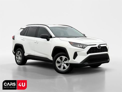 Used 2019 Toyota RAV4 LE image 1