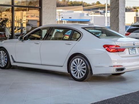 Used 2018 BMW 740i image 7