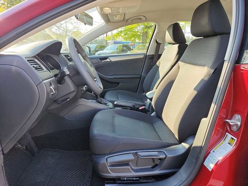 Used 2016 Volkswagen Jetta SE FWD image 13