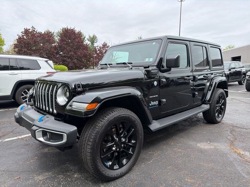 Used 2023 Jeep Wrangler Unlimited Sahara w/ Cold Weather Group AWD/4WD image 3