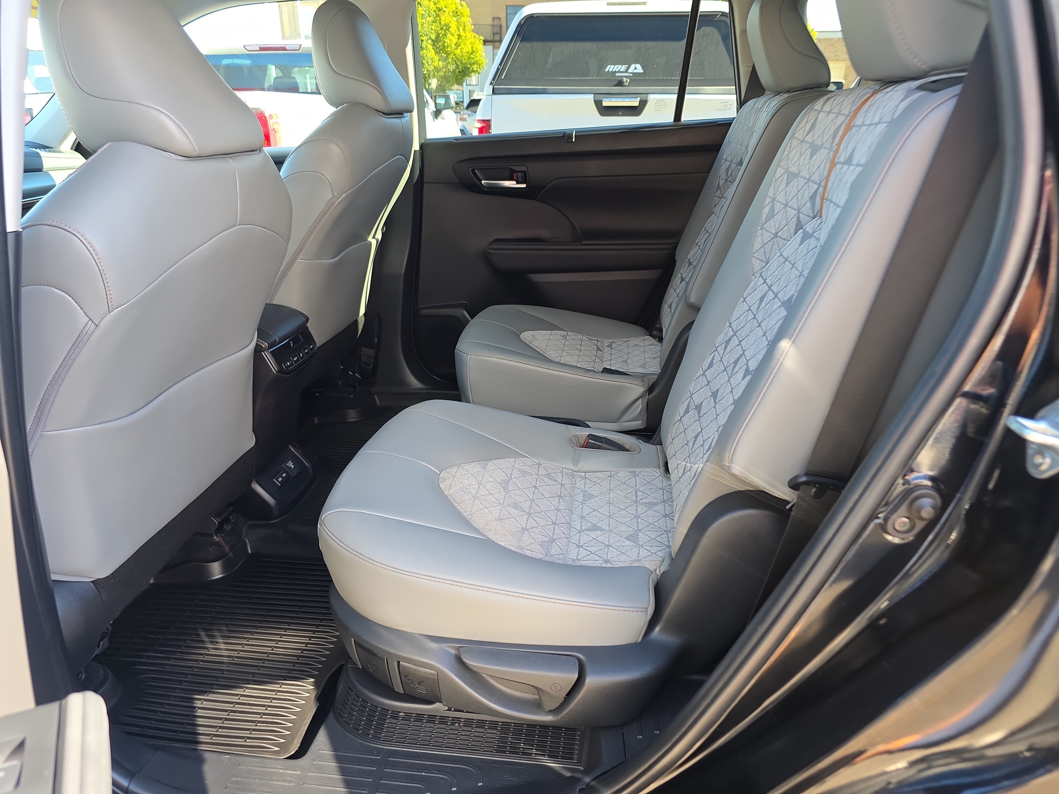 Used 2023 Toyota Highlander Bronze Edition AWD/4WD image 13
