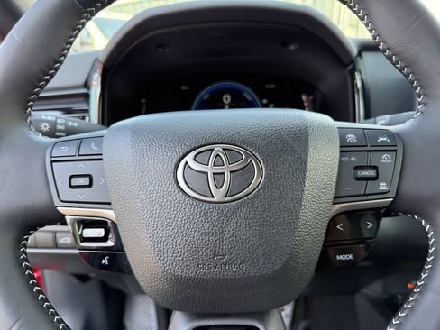 Used 2025 Toyota Camry SE w/ Convenience Package FWD image 21