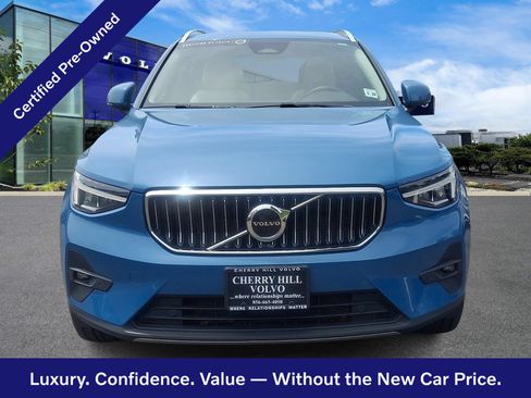 Certified 2023 Volvo XC40 B5 Plus w/ Climate Package AWD/4WD image 2