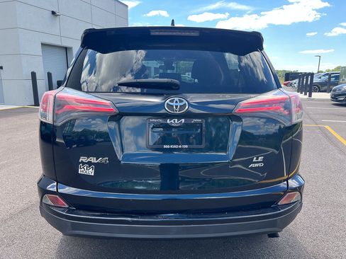 Used 2018 Toyota RAV4 LE AWD/4WD image 4
