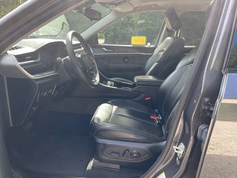 Used 2023 Jeep Grand Cherokee L Limited AWD/4WD image 40