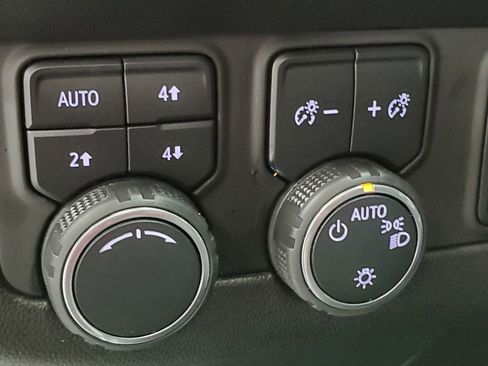 Used 2021 Chevrolet Tahoe Premier w/ Premium Package image 30