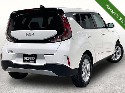 Used 2025 Kia Soul LX FWD image 2
