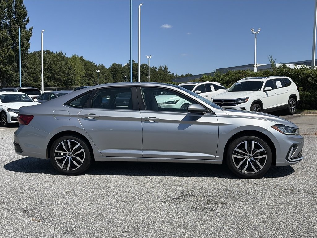 Used 2025 Volkswagen Jetta SE FWD image 22