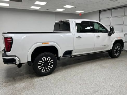 Used 2024 GMC Sierra 3500 Denali Ultimate image 11