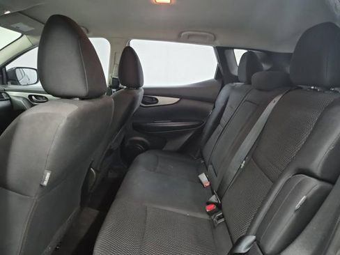 Used 2020 Nissan Rogue Sport S image 15