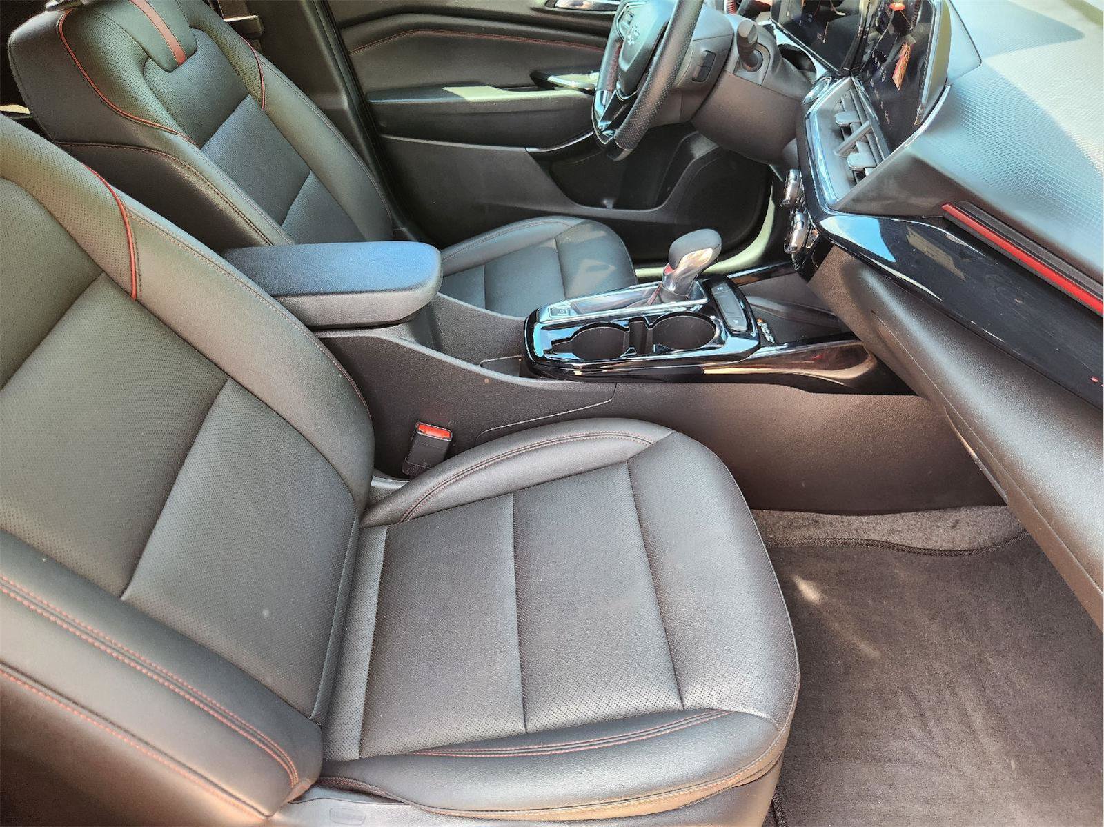 Used 2025 Chevrolet Trax RS w/ Sunroof Package FWD image 13