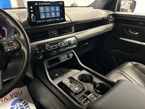 Certified 2025 Honda Pilot TrailSport image 29