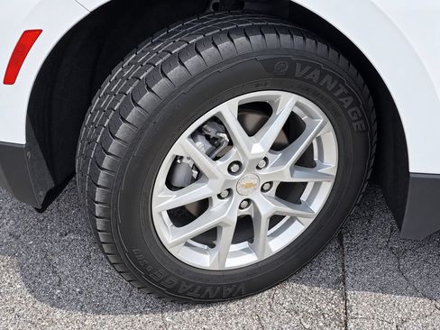 Used 2024 Chevrolet Equinox LT AWD/4WD image 12