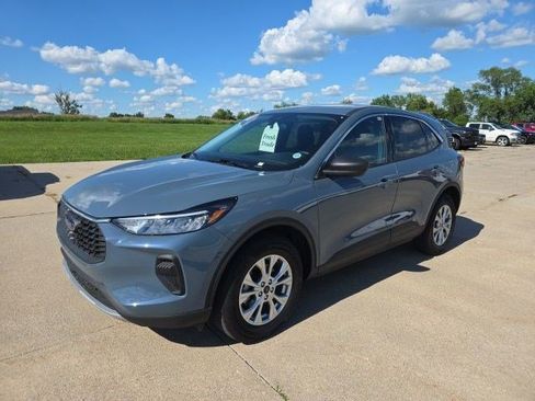 Used 2023 Ford Escape Active AWD/4WD image 3