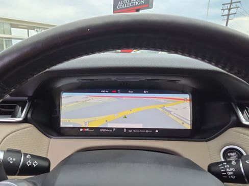 Used 2018 Land Rover Range Rover Velar S image 67