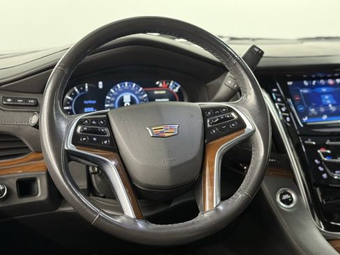 Used 2020 Cadillac Escalade Luxury w/ Escalade Sport Edition image 31